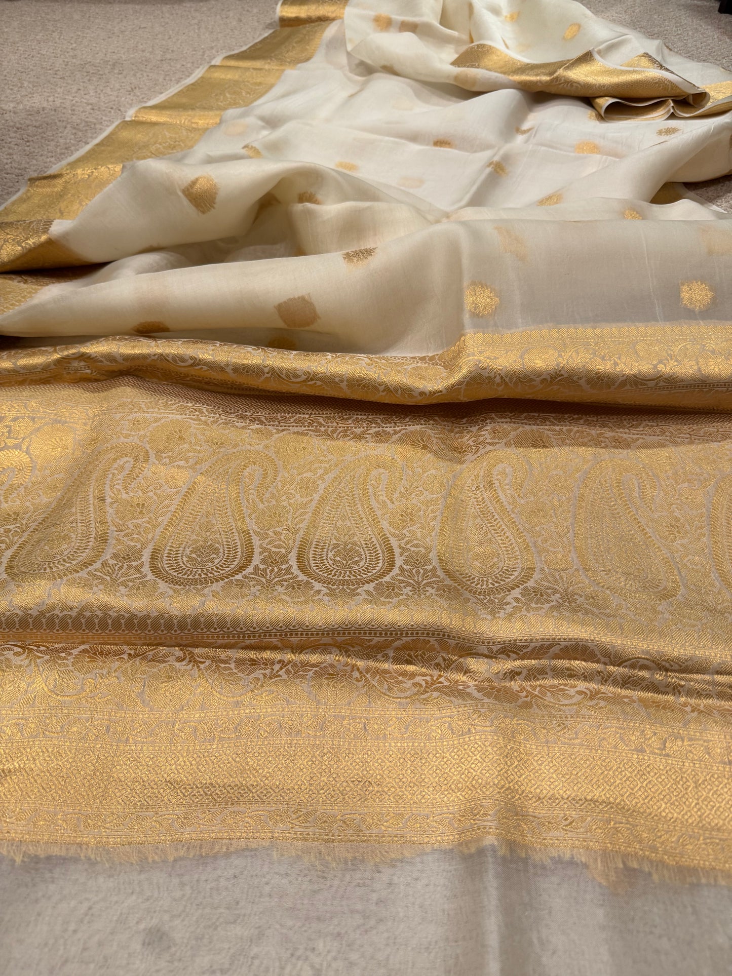 SHUBRA : a handwoven silk organza BANARASI saree