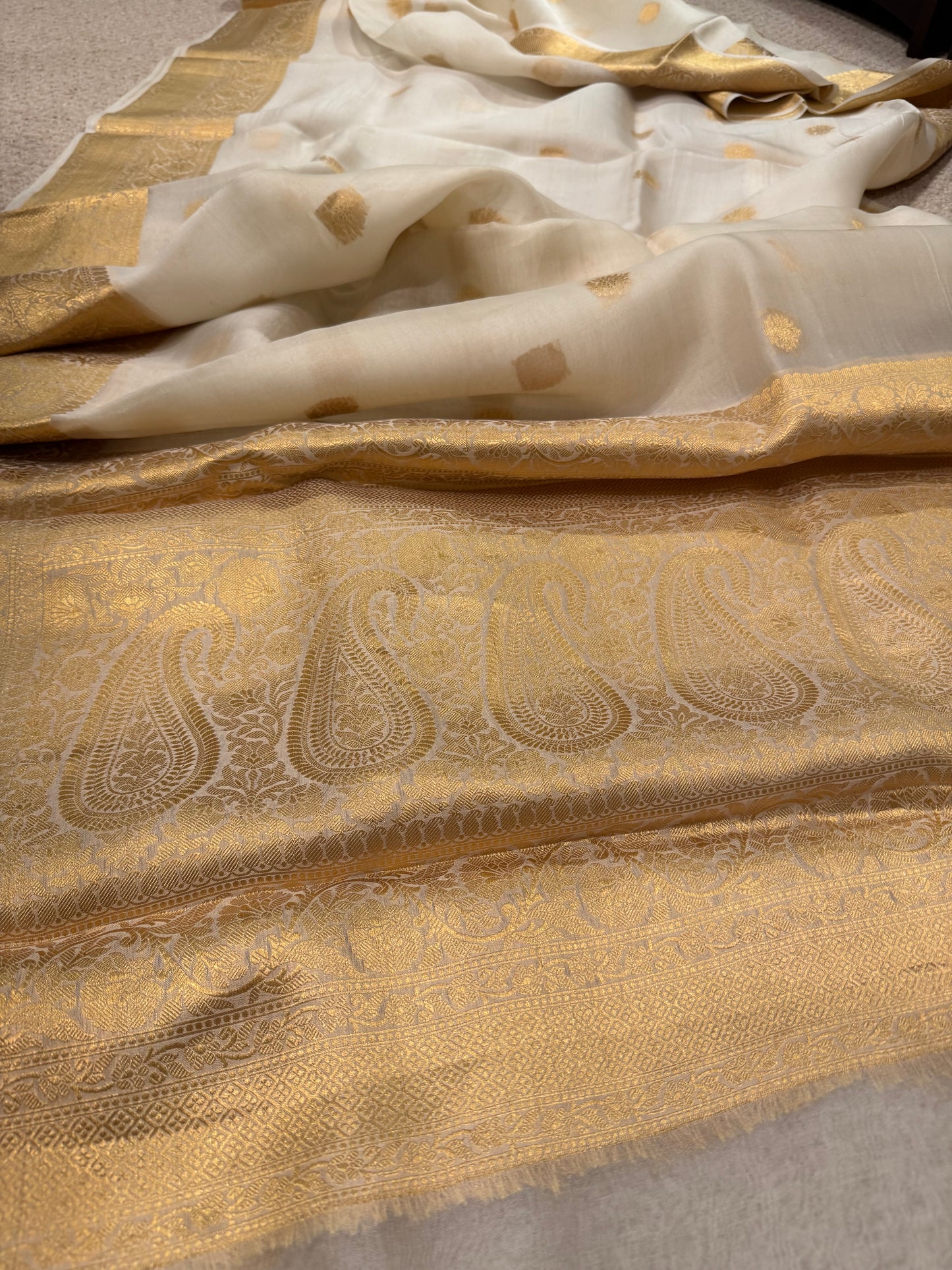 SHUBRA : a handwoven silk organza BANARASI saree