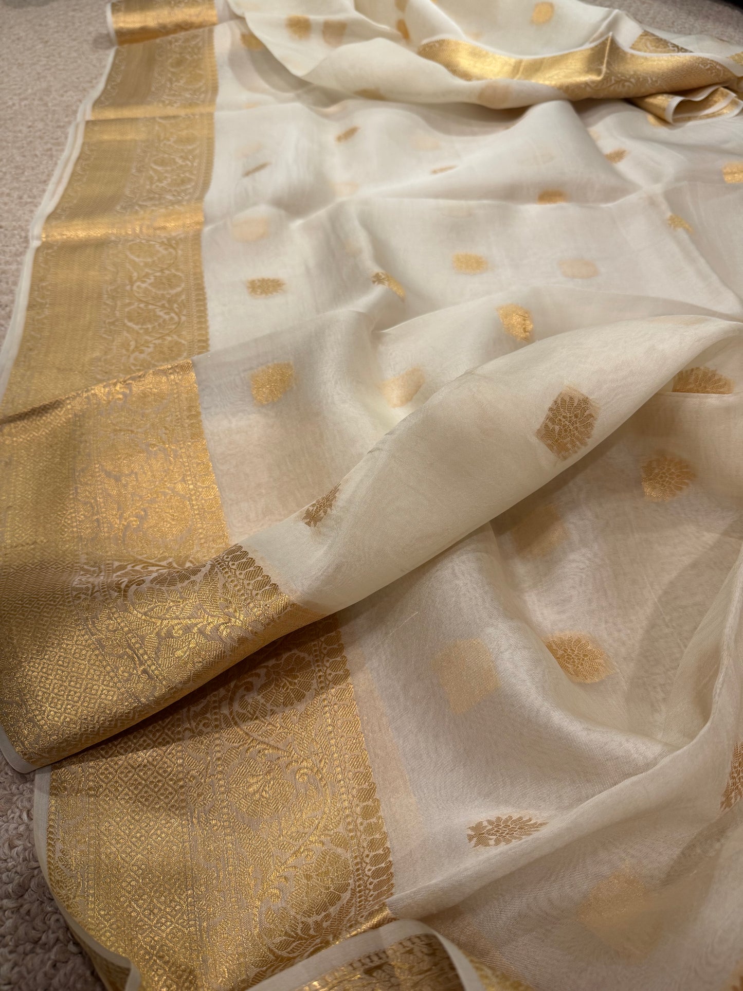 SHUBRA : a handwoven silk organza BANARASI saree