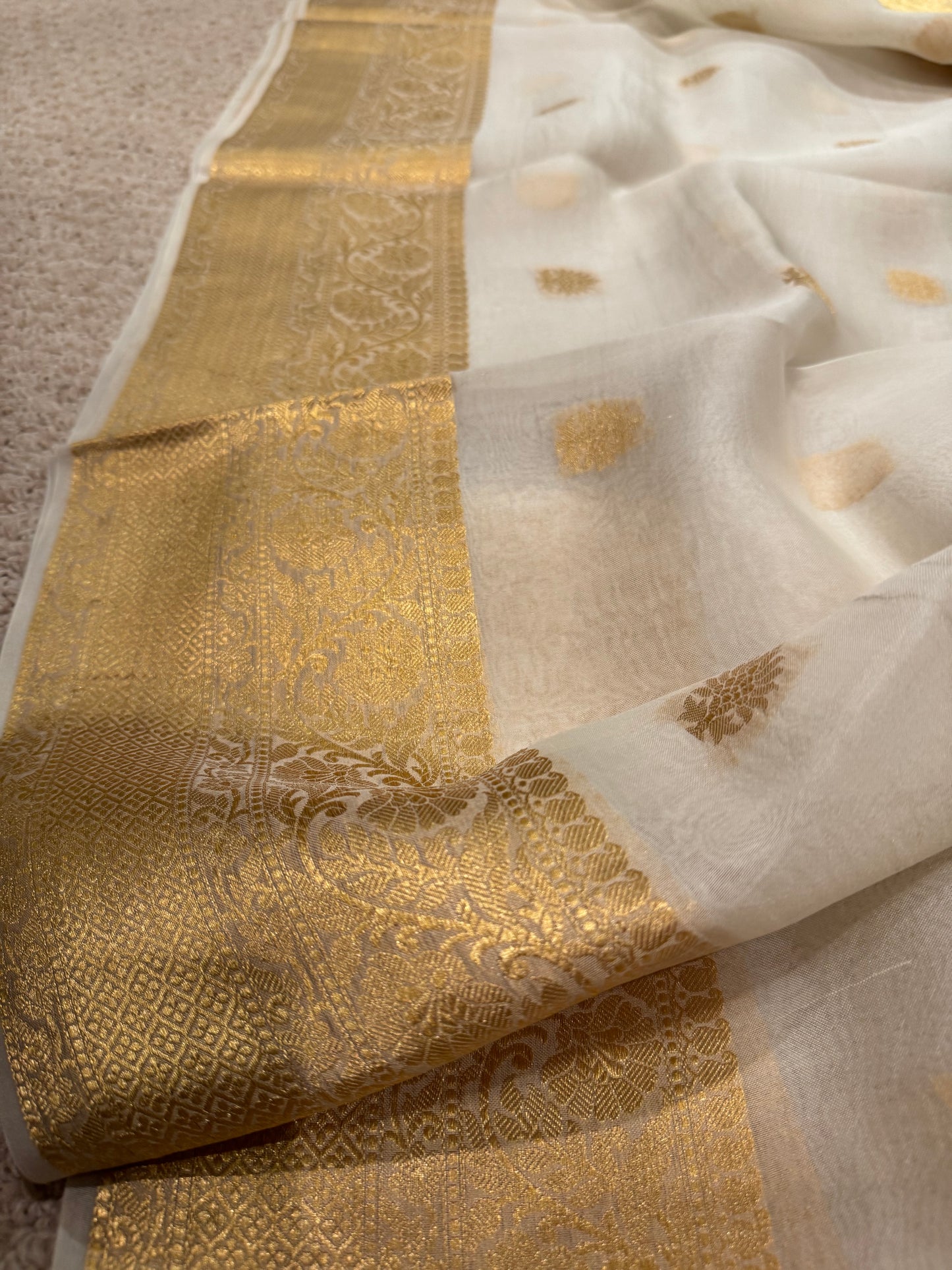 SHUBRA : a handwoven silk organza BANARASI saree