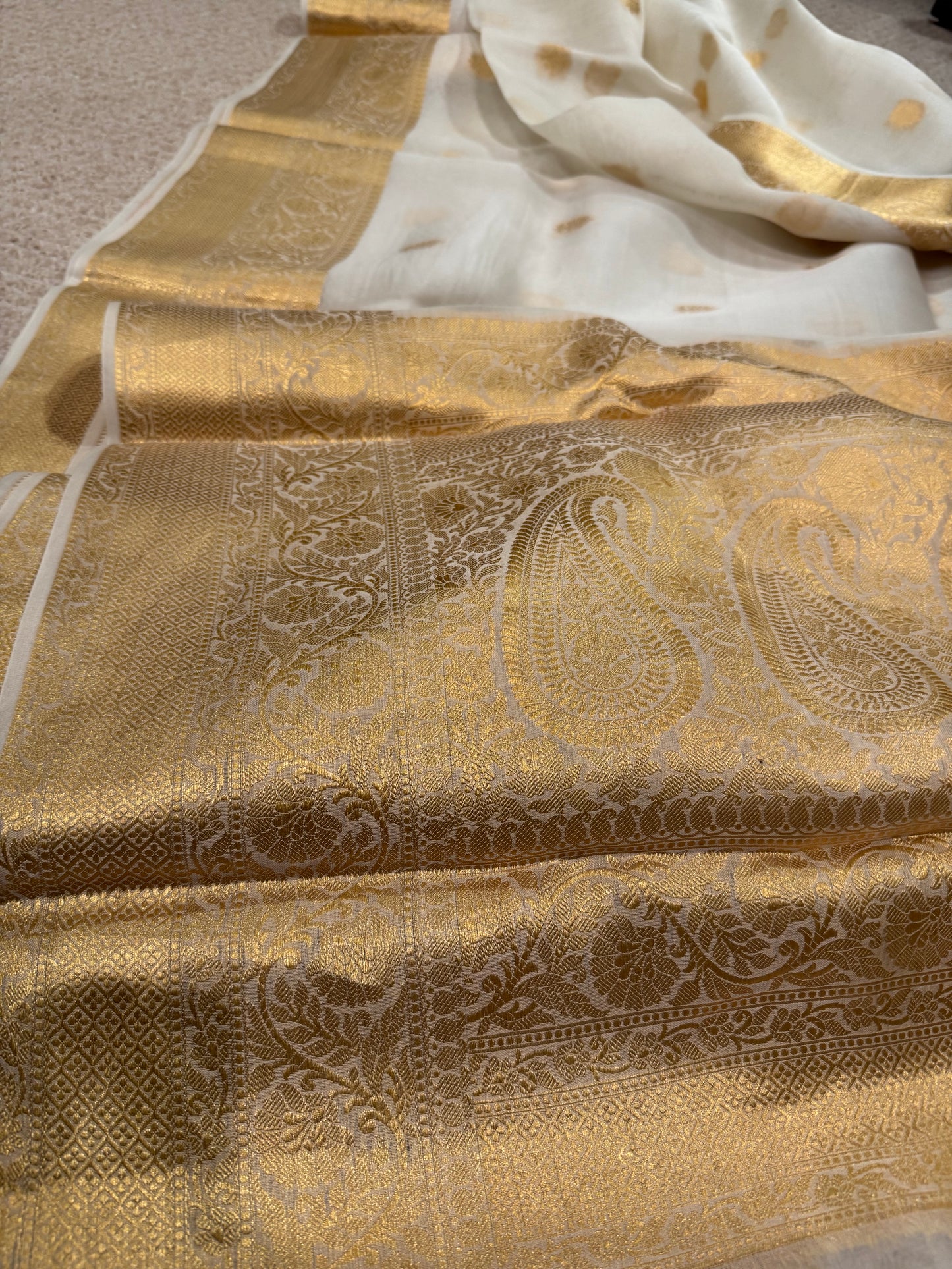 SHUBRA : a handwoven silk organza BANARASI saree