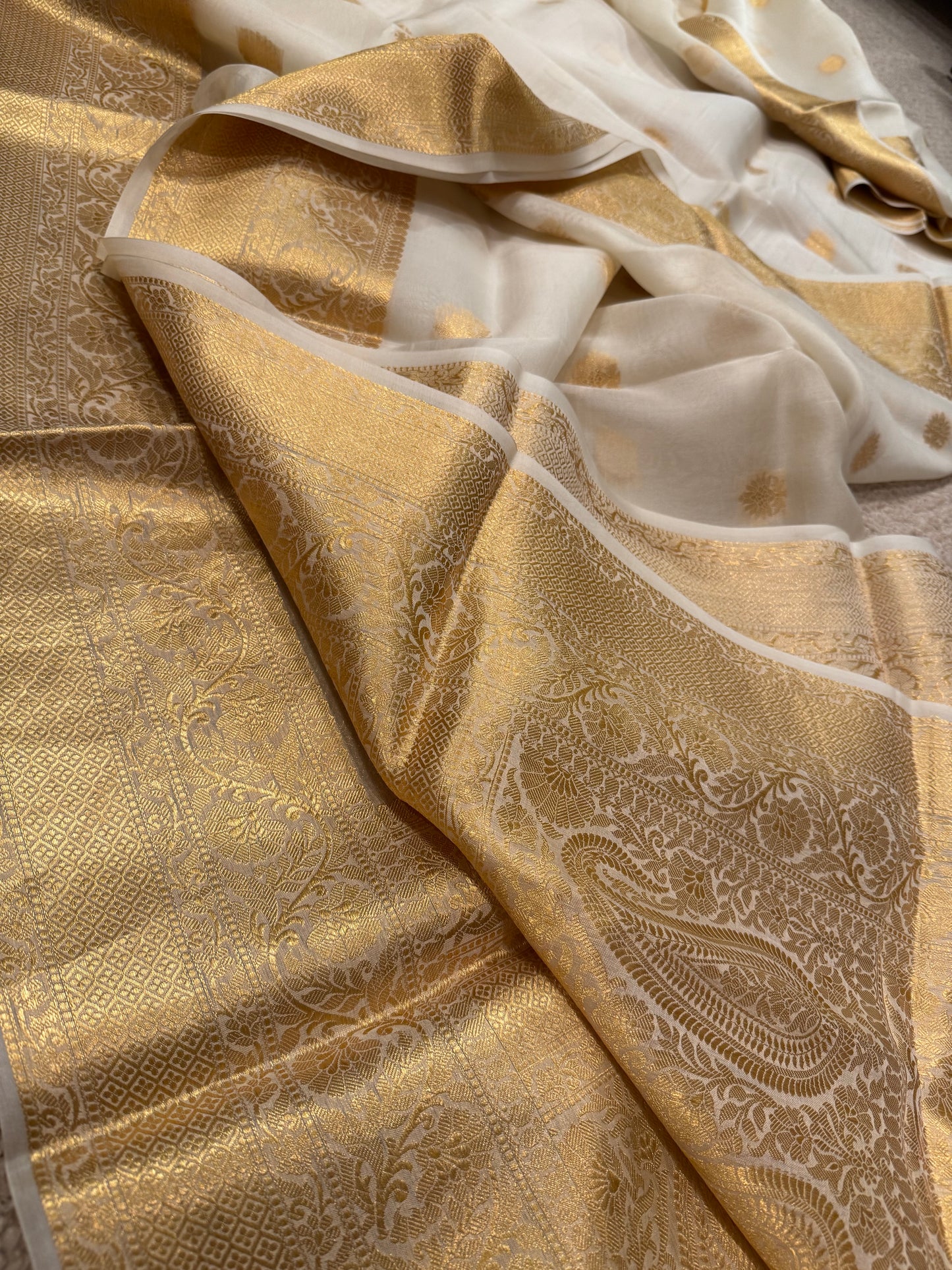SHUBRA : a handwoven silk organza BANARASI saree