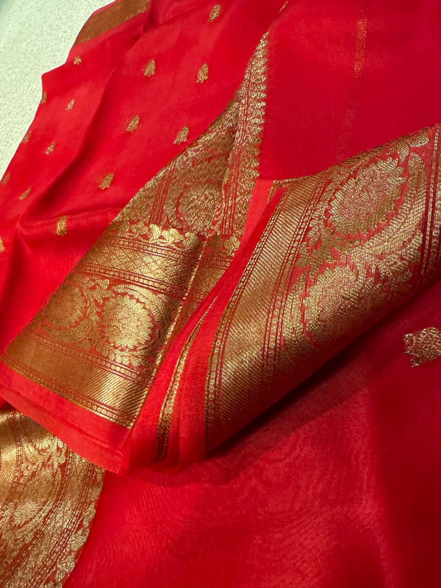 Handwoven Red Kora silk ( Organaza) Banarasi saree