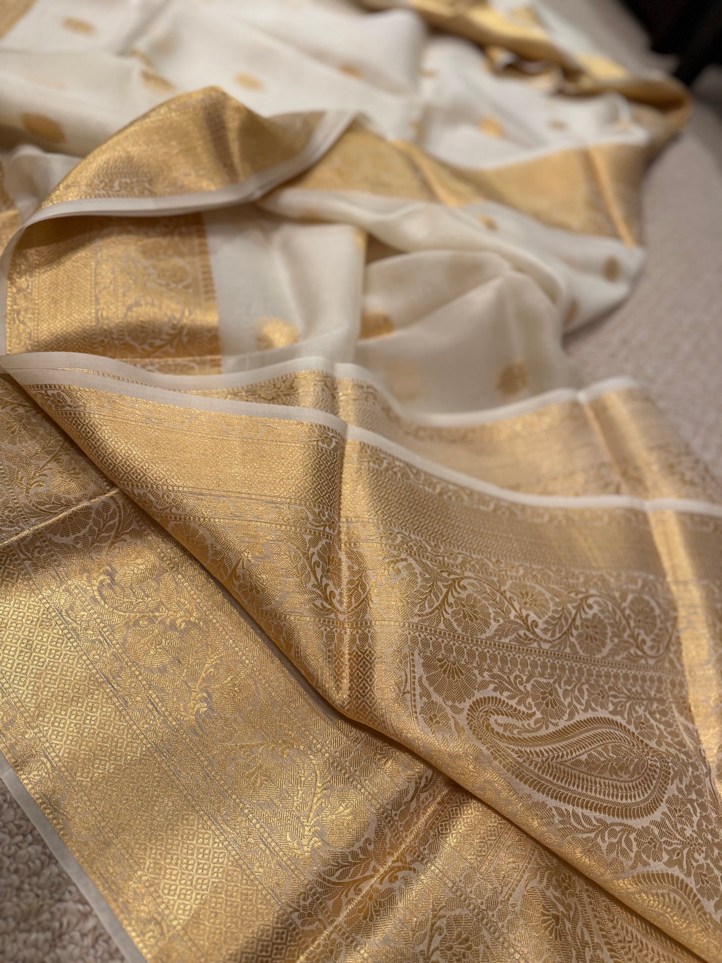 SHUBRA :  a handwoven silk organza BANARASI saree