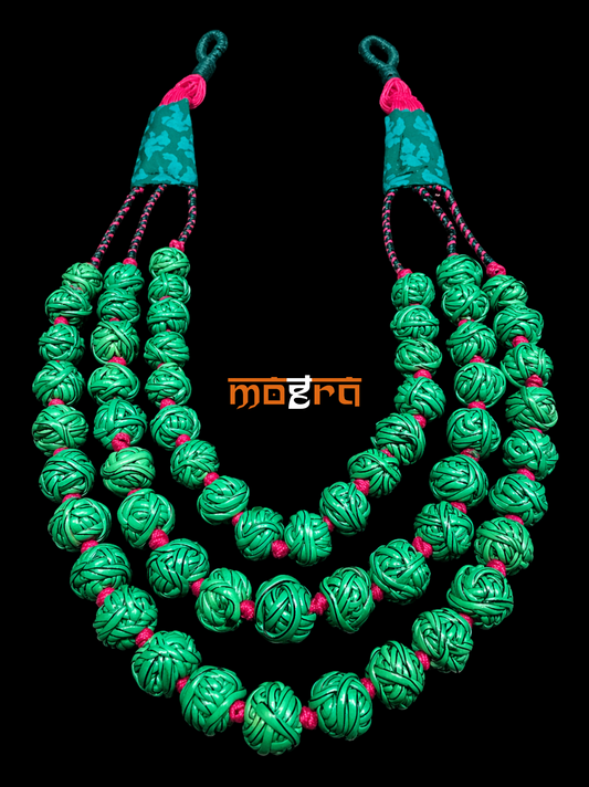 Lac ( wax ) necklace : Colour Emerald Green